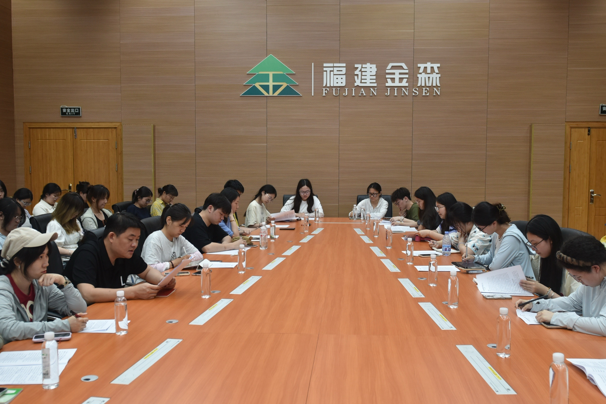 校企联袂育才子 北林师生访金森