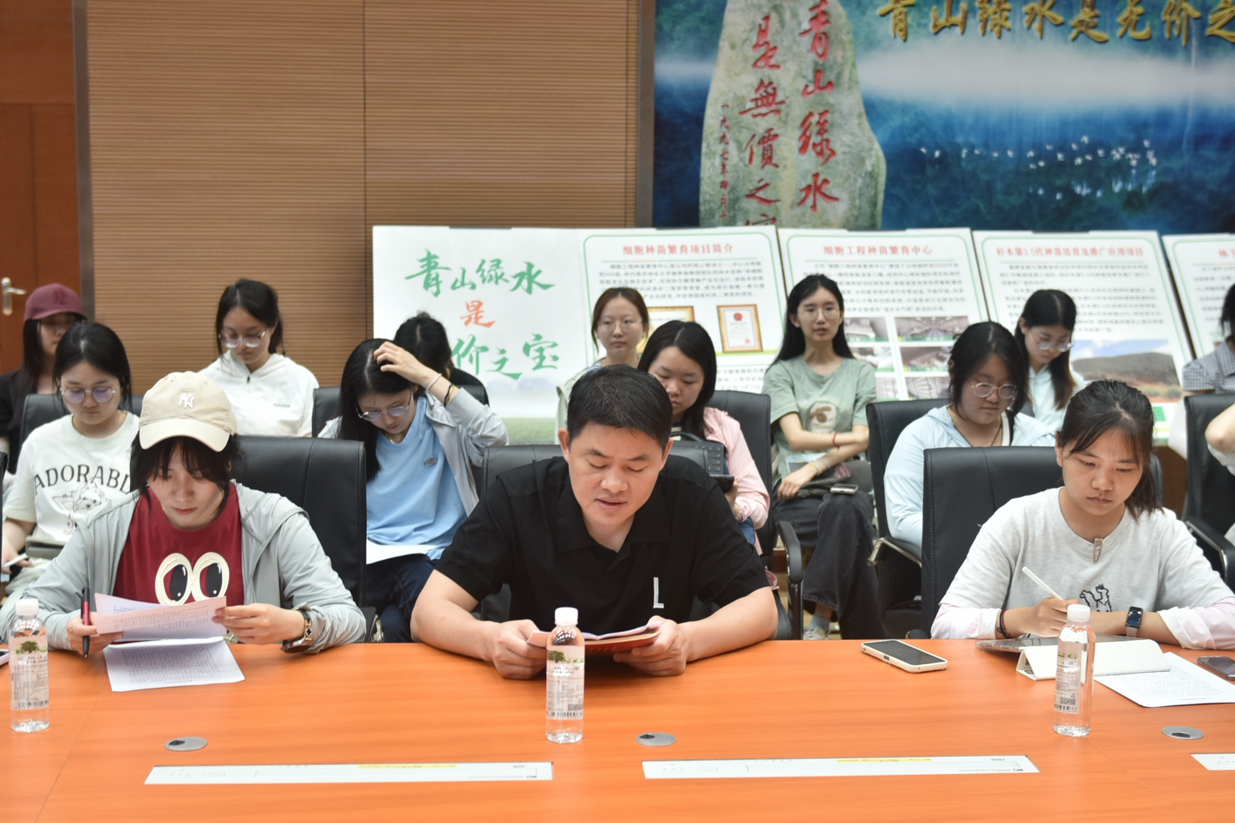校企联袂育才子 北林师生访金森